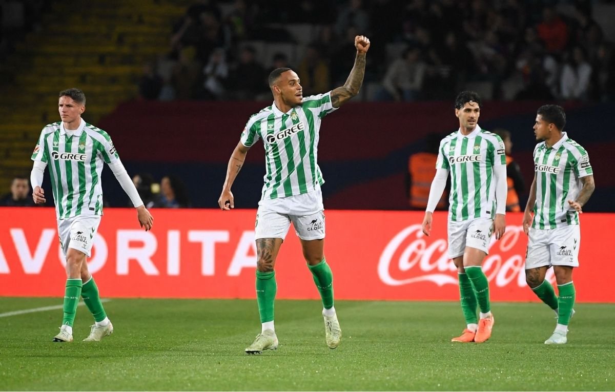 Natan comemora gol marcado pelo Betis (foto: Josep LAGO / AFP)