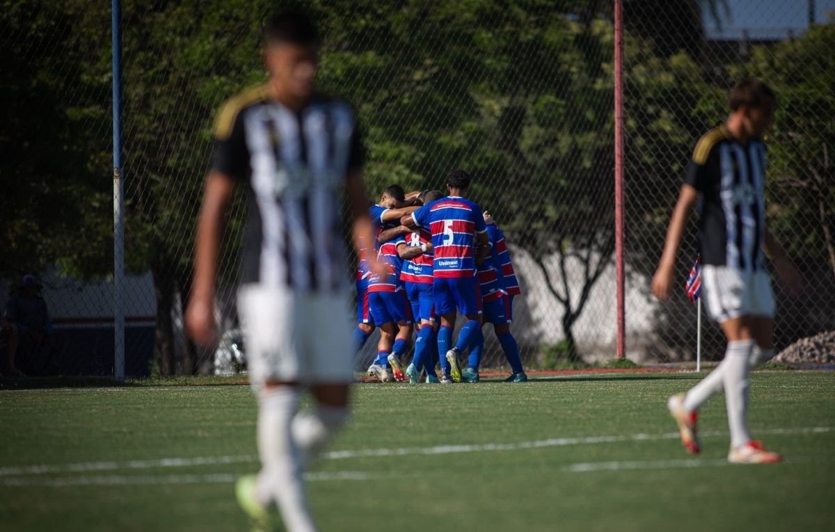 Jogadores do Atlético lamentam gol marcado pelo Fortaleza (foto: João Moura/FEC)