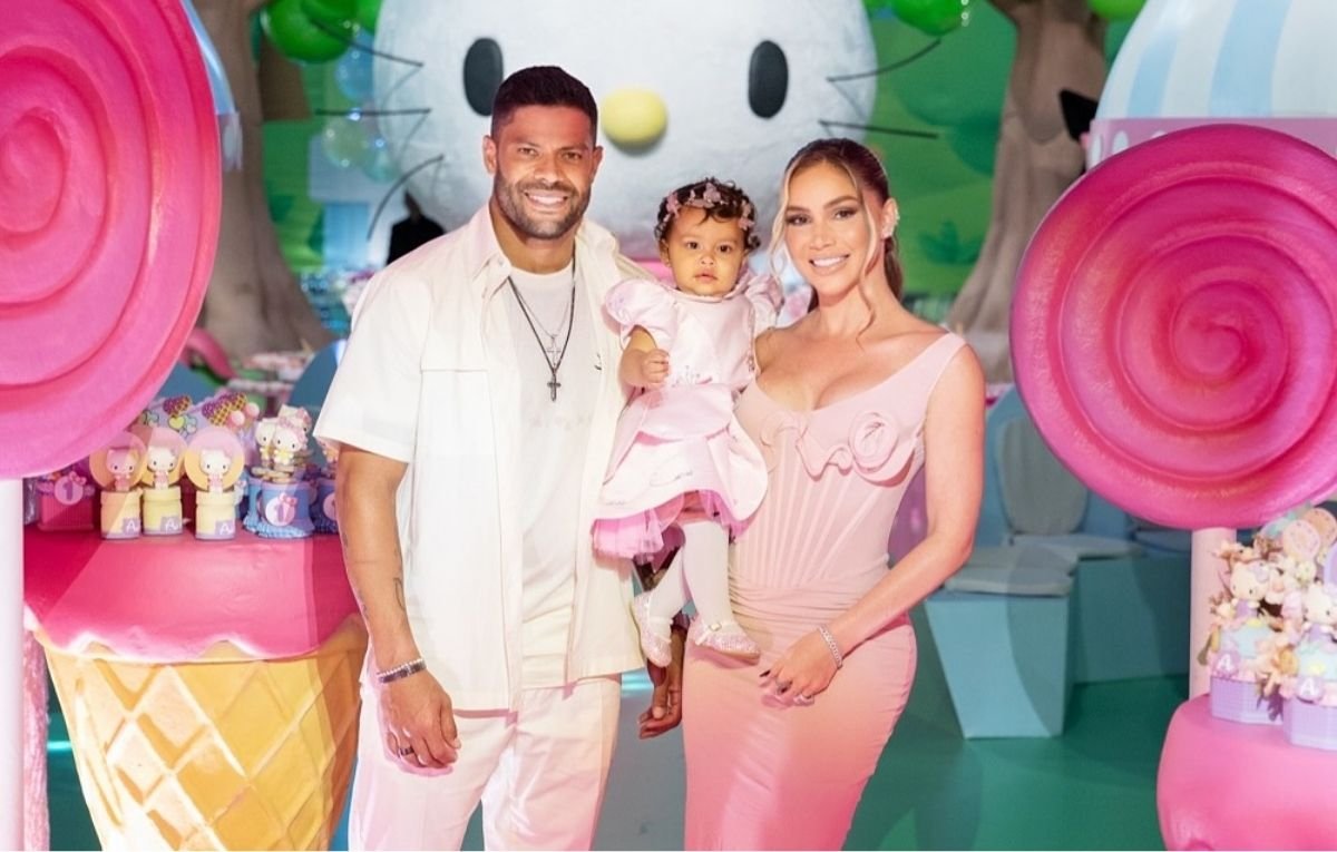 Hulk ao lado da esposa, Camila Ângelo, e da filha Aisha (foto: Davi Nascimento)
