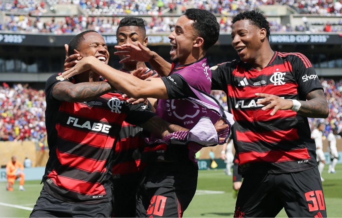 Jogadores do Flamengo celebram gol (foto: Gilvan de Souza/Flamengo)