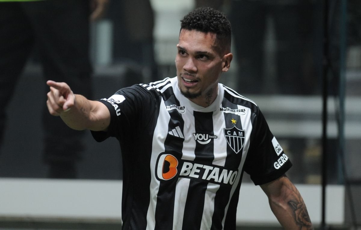 Paulinho com a camisa do Atlético - (foto: Alexandre Guzanshe/EM/D.A. Press)