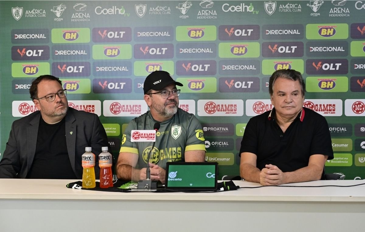 Enderson Moreira foi apresentado pelo América nesta quarta-feira (4/6) (foto: Mourão Panda/América)