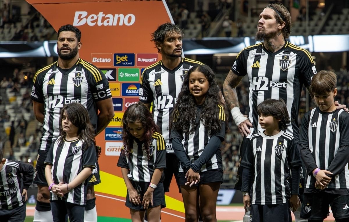Hulk, Scarpa e Lyanco antes de jogo do Atlético (foto: Pedro Souza / Atlético)