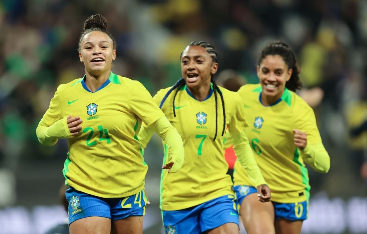 Jogadoras da Seleção Brasileira comemoram gol (foto: Livia Villas Boas/CBF)