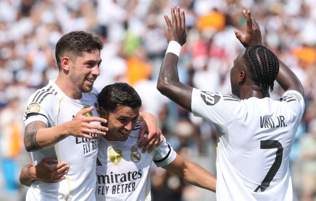 Jogadores do Real Madrid comemoram gol (foto: Richard Pelham/Getty Images/AFP)