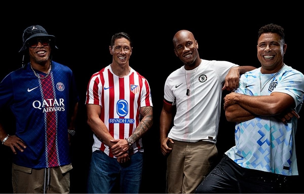Ronaldinho, Fernando Torres, Drogba e Ronaldo com novas camisas da Nike (foto: Divulgação/Nike)