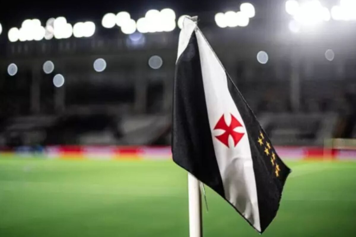 Bandeirinha de escanteio do Vasco (foto: Divulgação/Vasco)