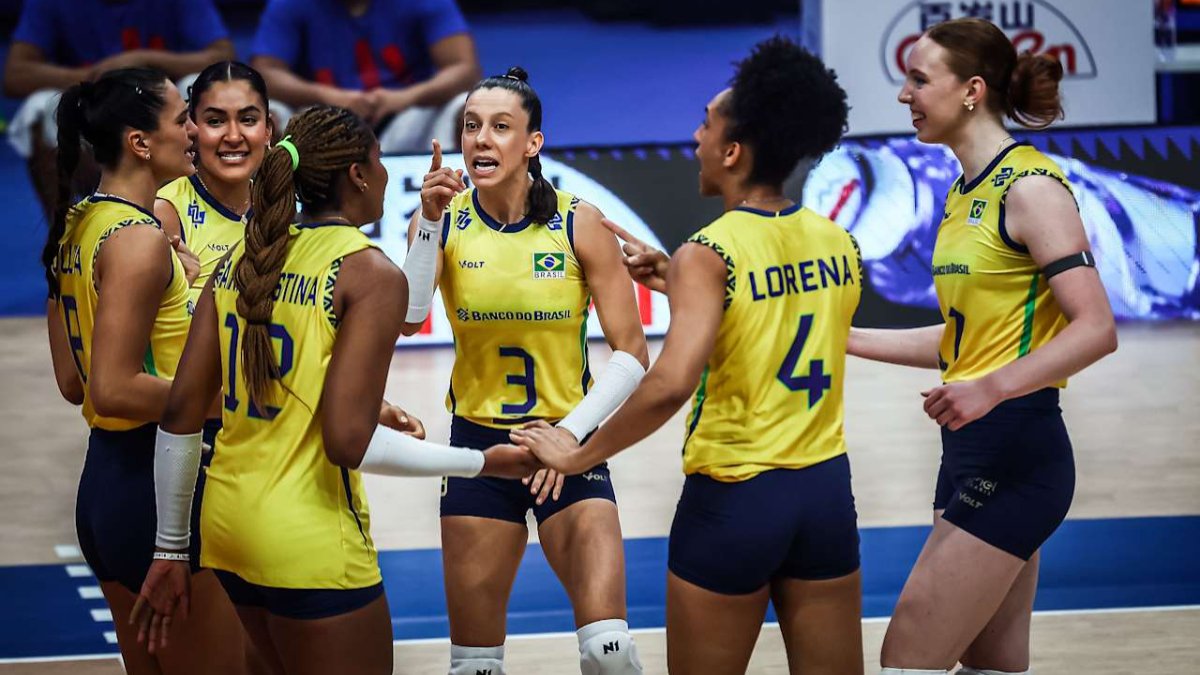Jogadoras da Seleção Brasileira Feminina de Vôlei durante VNL Feminina de 2025 no Rio de Janeiro (foto: Divulgação FIVB)