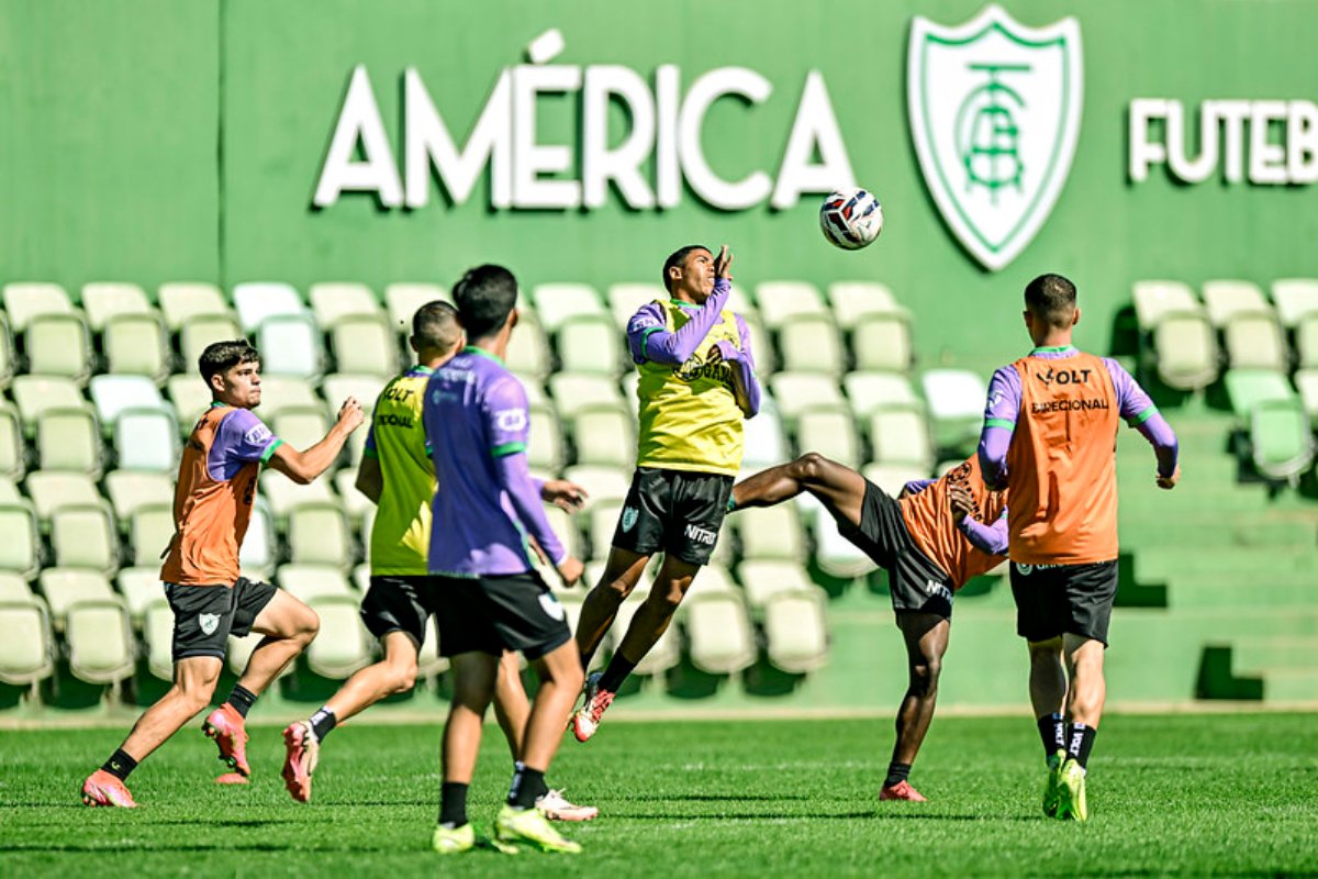 América em treino no CT Lanna Drumond (foto: Mourão Panda/América)