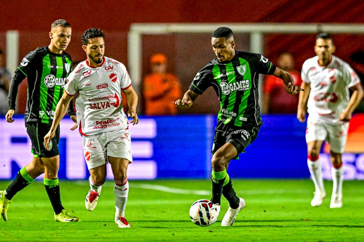 Miqueias, meio-campista do América (foto: Mourão Panda/América)