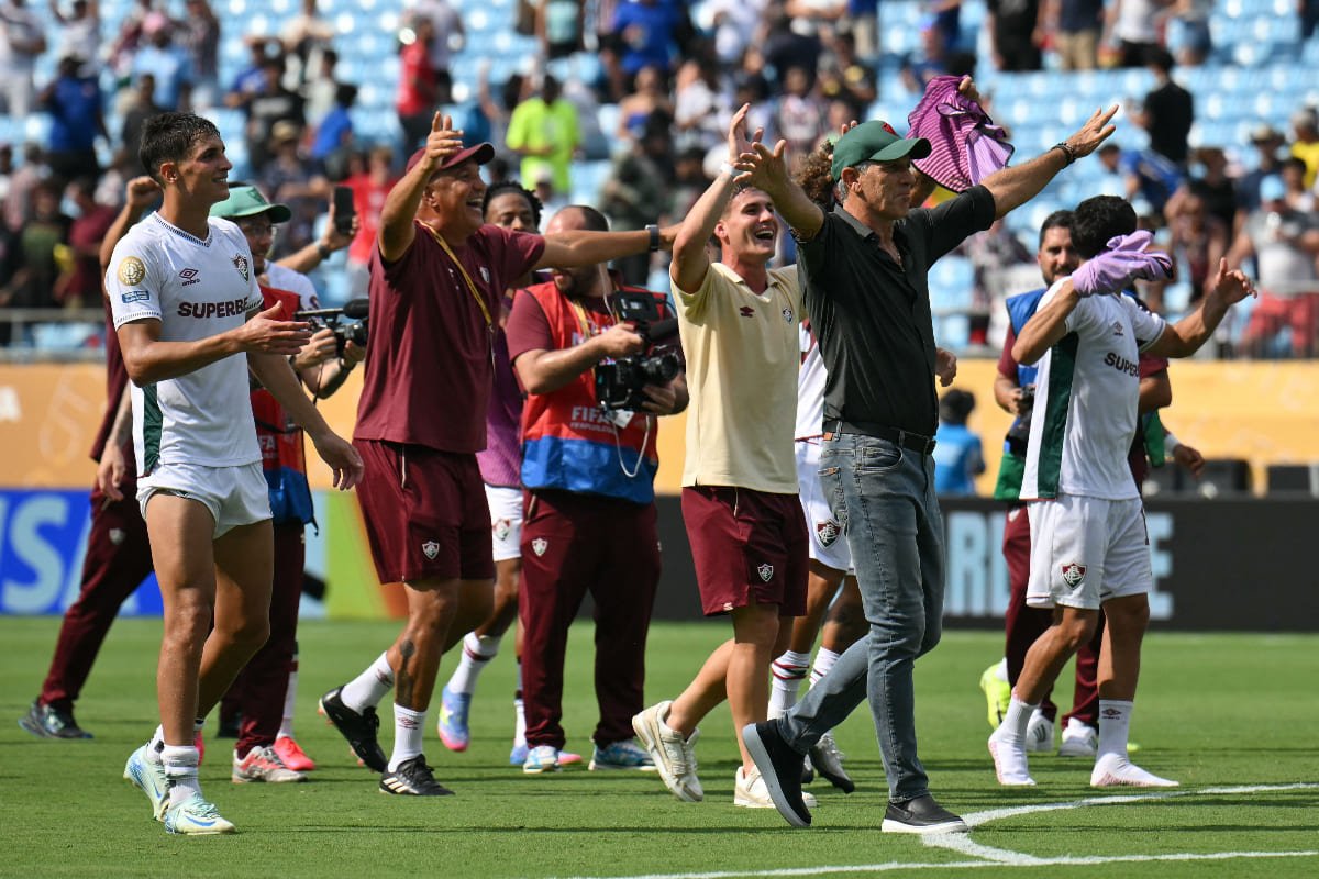 Time do Fluminense comemorando a classificação no Mundial de Clubes (foto: ANGELA WEISS / AFP)