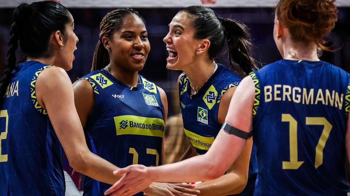 Diana, Ana Cristina, Júlia Kudiess e Júlia Bergmann em jogo da Seleção Brasileira Feminina de Vôlei (foto: Divulgação/FIVB)