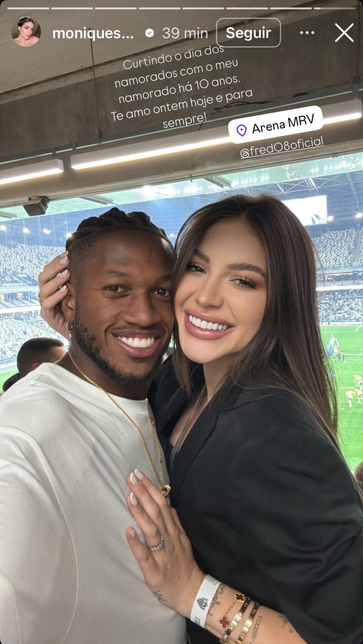 Fred, volante torcedor do Atlético, e a esposa Monique Salum na Arena MRV, em Belo Horizonte - (foto: Reprodução/Instagram)