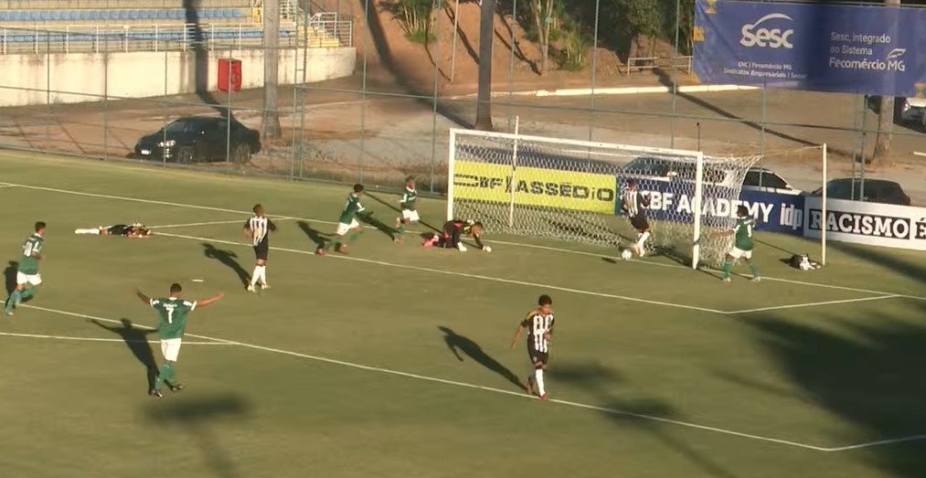 Atlético perdeu para o Palmeiras pelo Campeonato Brasileiro Sub-20 (foto: Reprodução/YouTube/GaloTV H2bet)