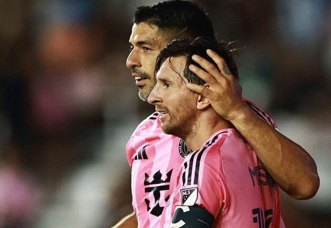 Luís Suárez e Lionel Messi (foto: Photo by Carmen Mandato / GETTY IMAGES NORTH AMERICA / Getty Images via AFP)