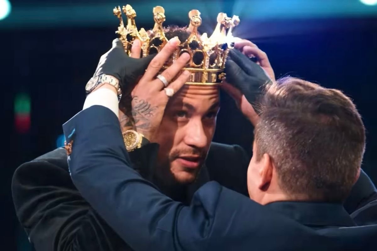 Neymar com coroa (foto: Divulgação)