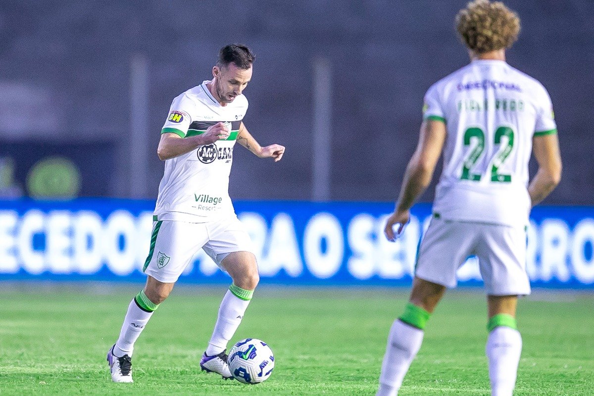 Jogadores do América durante partida do clube (foto: Divulgação / América)