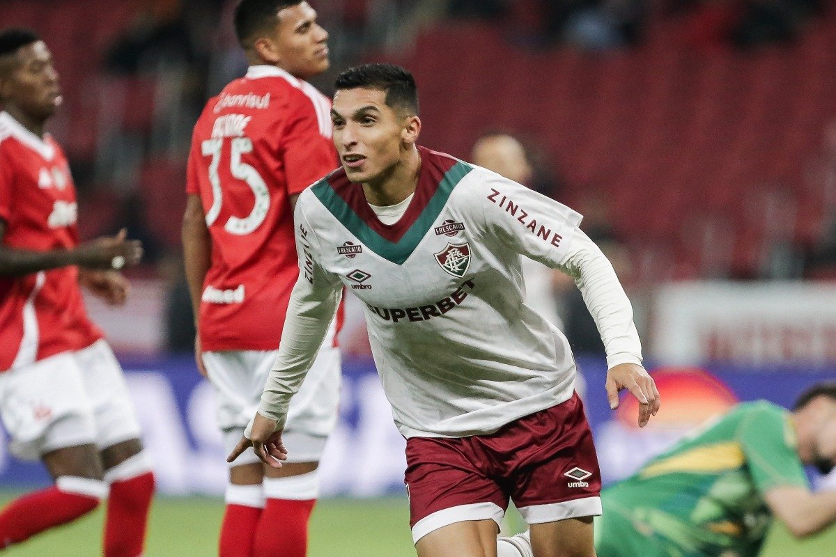Kevin Serna comemora gol do Fluminense contra o Internacional (foto: LUCAS MERÇON / FLUMINENSE)