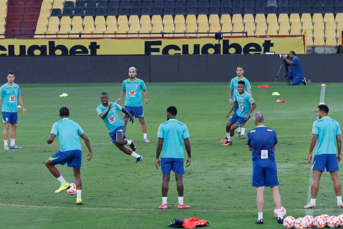 Jogadores da Seleção Brasileira durante treino comandado por Carlo Ancelotti (foto: Rafael Ribeiro/CBF)