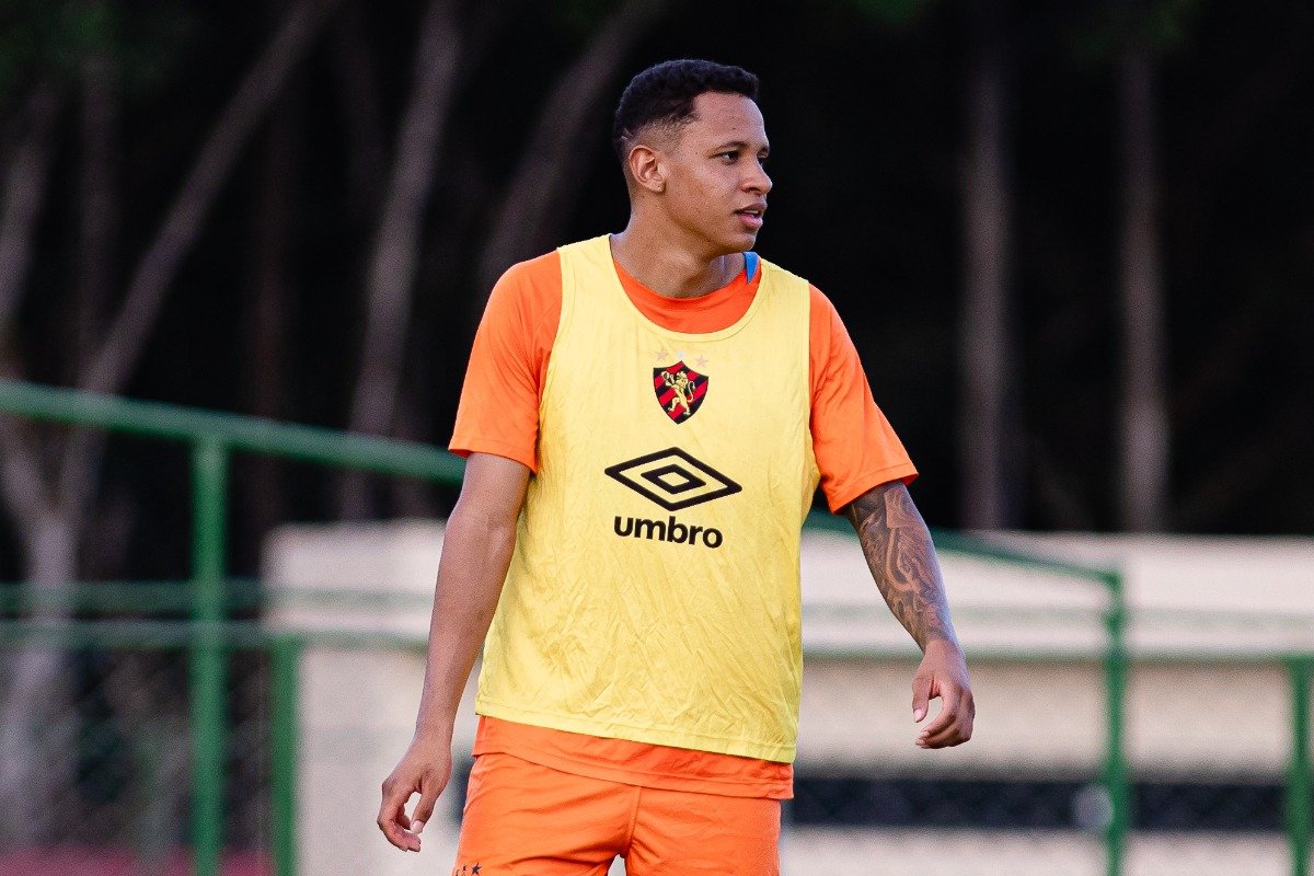 Arthur Sousa em treino do Sport (foto: Paulo Paiva / Sport Recife)