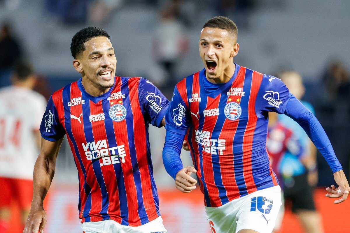 Jogadores do Bahia comemoram gol contra o Bragantino - (foto: Rafael Rodrigues / Bahia)