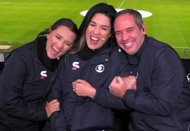 Ana Thaís e Caio Ribeiro parabenizaram Renata Silveira pela gravidez (foto: Reprodução/Globo)