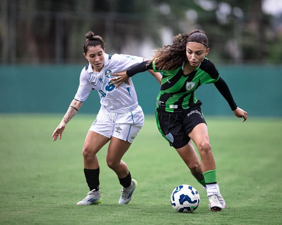 Ana Flávia, volante do América (foto: Divulgação/América)
