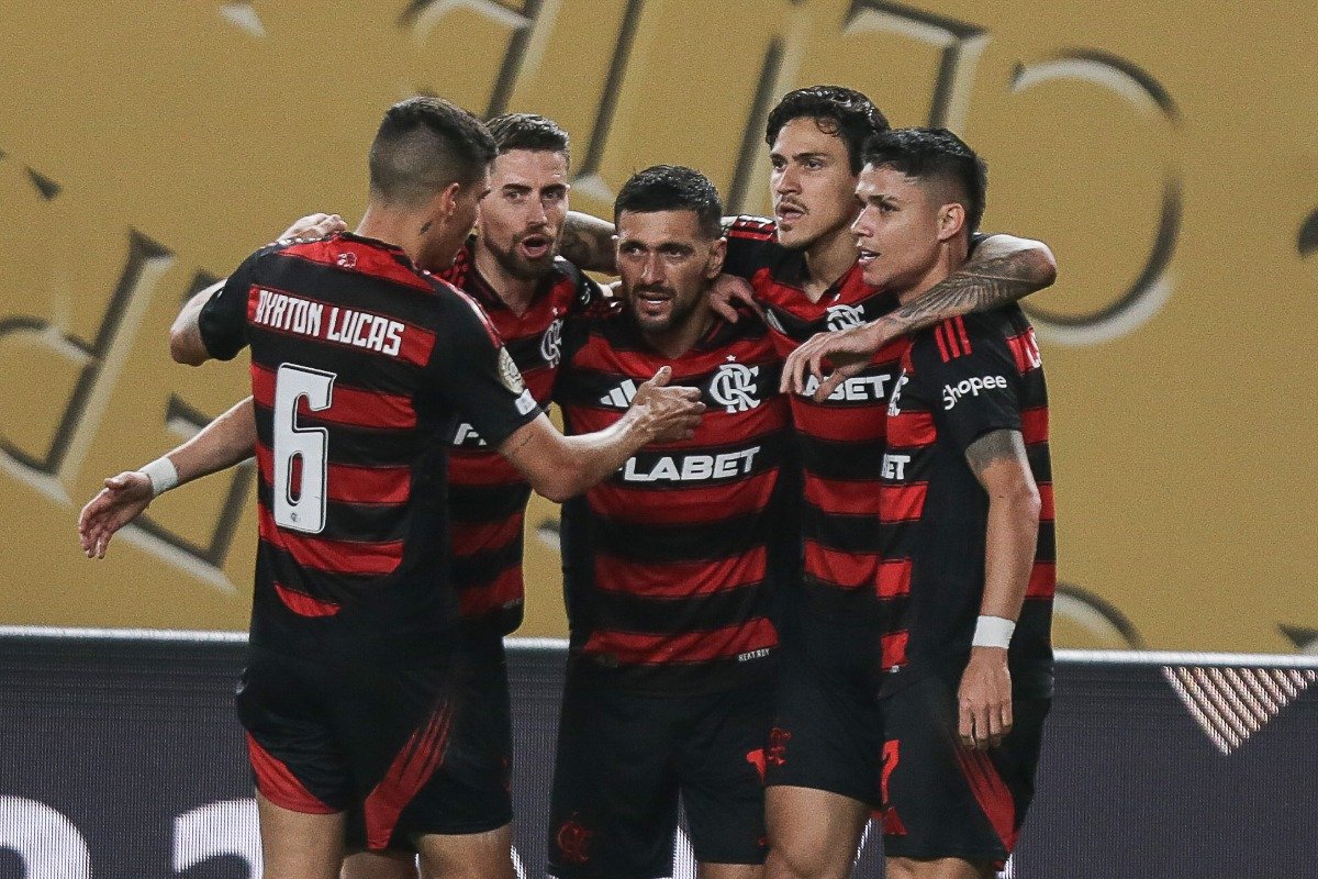 Jogadores do Flamengo comemoram gol no Mundial de Clubes (foto: Gilvan de Souza/Flamengo)