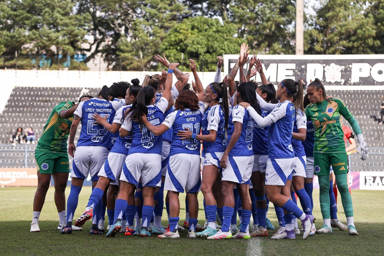 Equipe feminina do Cruzeiro (foto: Gustavo Martins/Cruzeiro)