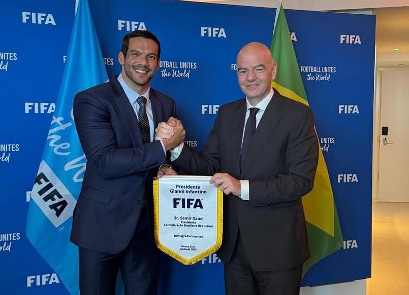 Samir Xaud, presidente da CBF, ao lado de Gianni Infantino, dirigente da Fifa (foto: Reprodução/Samir Xaud/Instagram)
