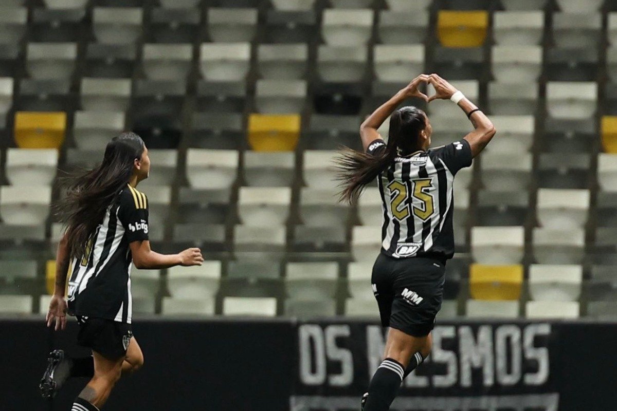 Jogadoras do Atlético comemoram gol contra o Vitória na Arena MRV (foto: Divulgação/Atlético)