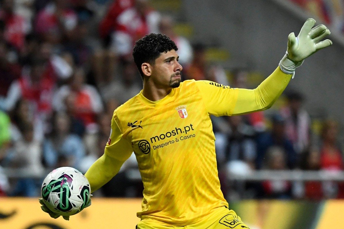 Matheus Magalhães em campo pelo Braga em 2023 (foto: MIGUEL RIOPA/AFP - 3/9/2023)