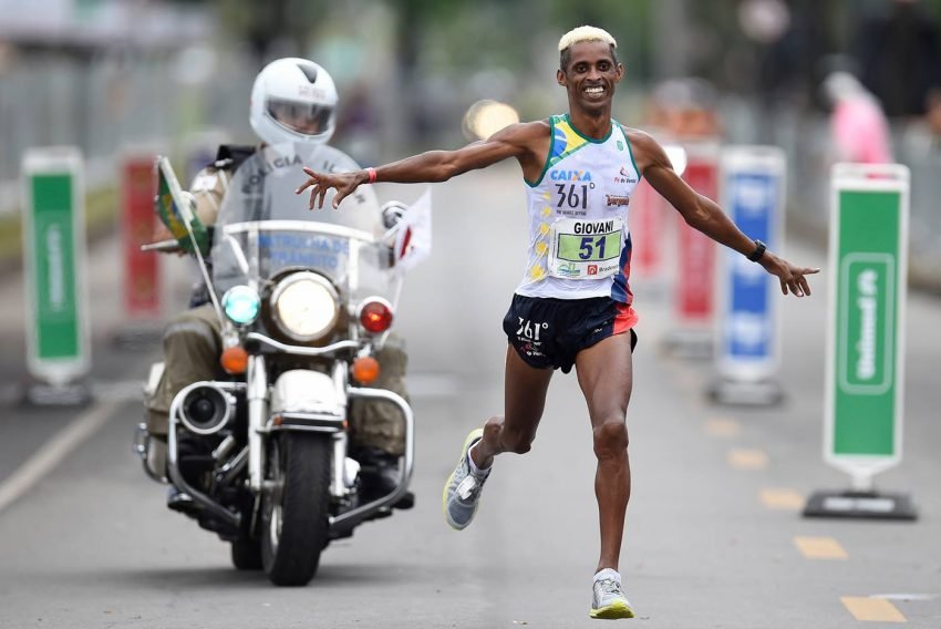 Giovani dos Santos já venceu seis vezes a corrida da Volta da Pampulha, em Belo Horizonte (foto: Douglas Magno)