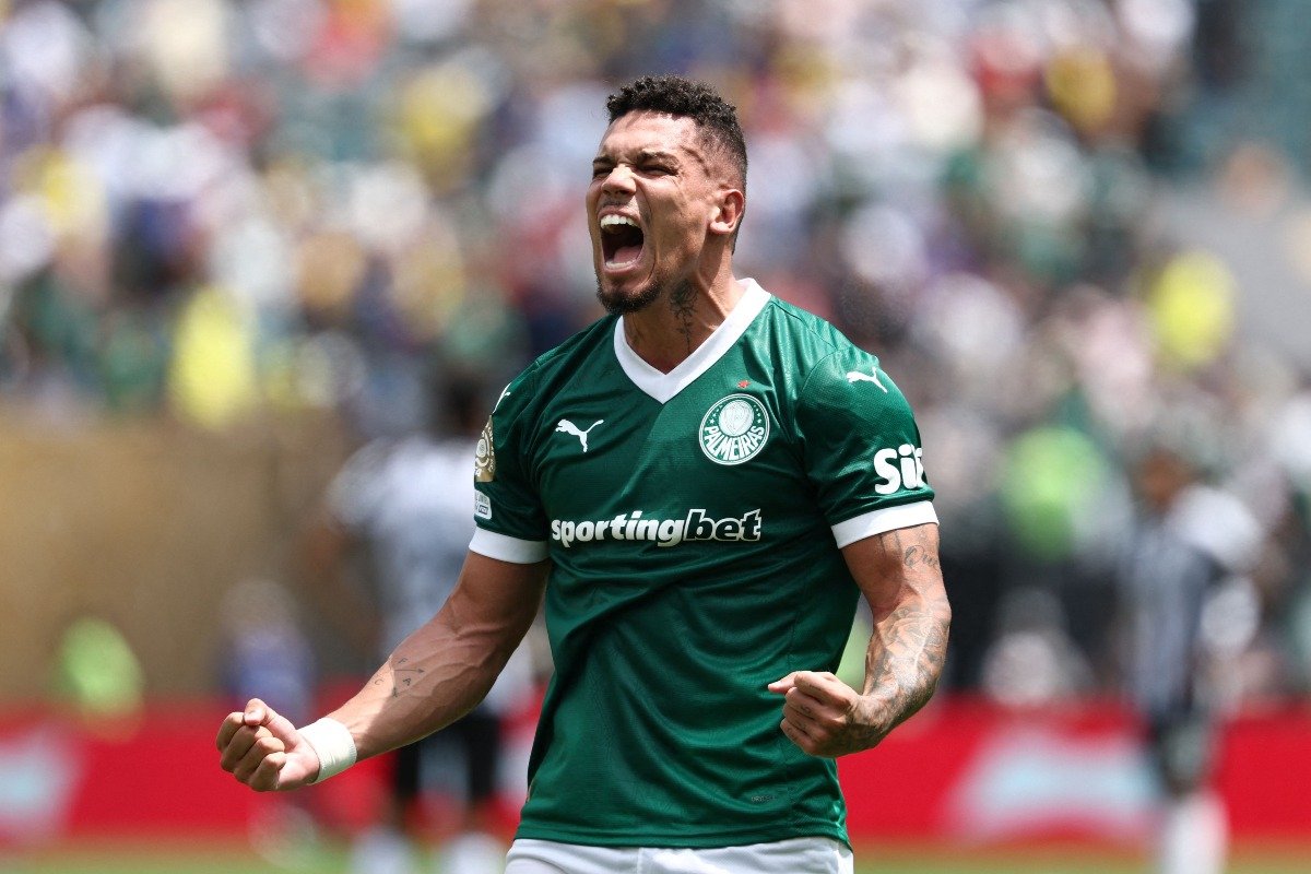 Paulinho comemora gol pelo Palmeiras (foto: FRANCK FIFE / AFP)