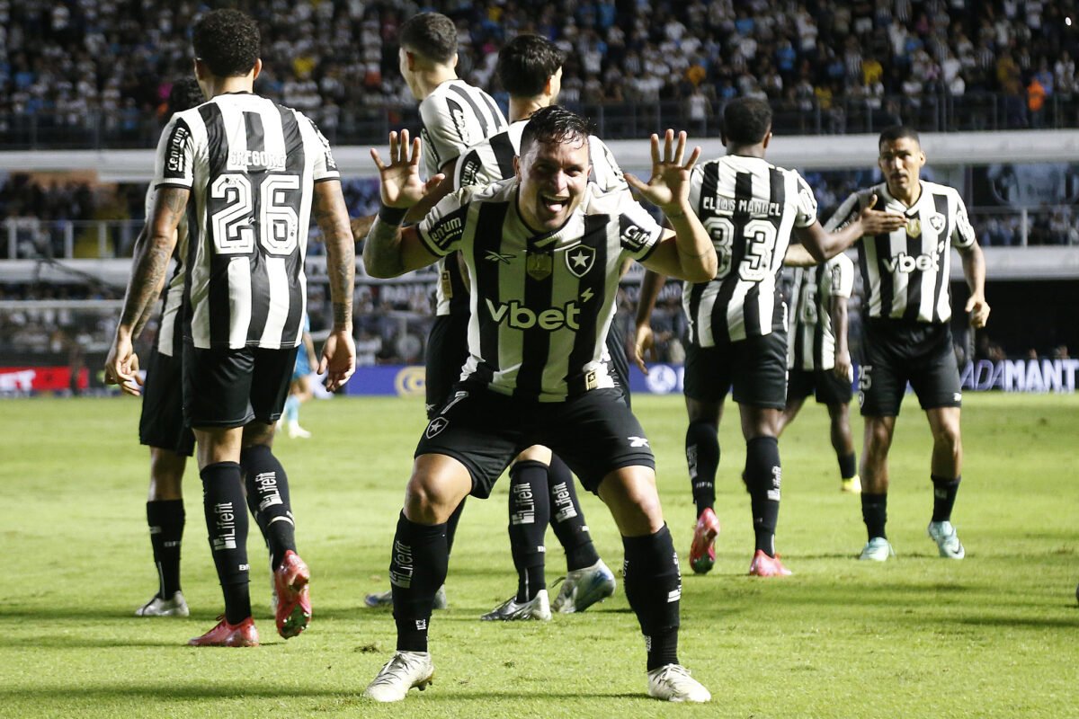 Arthur comemora gol pelo Botafogo contra o Santos (foto: Vítor Silva/Botafogo)