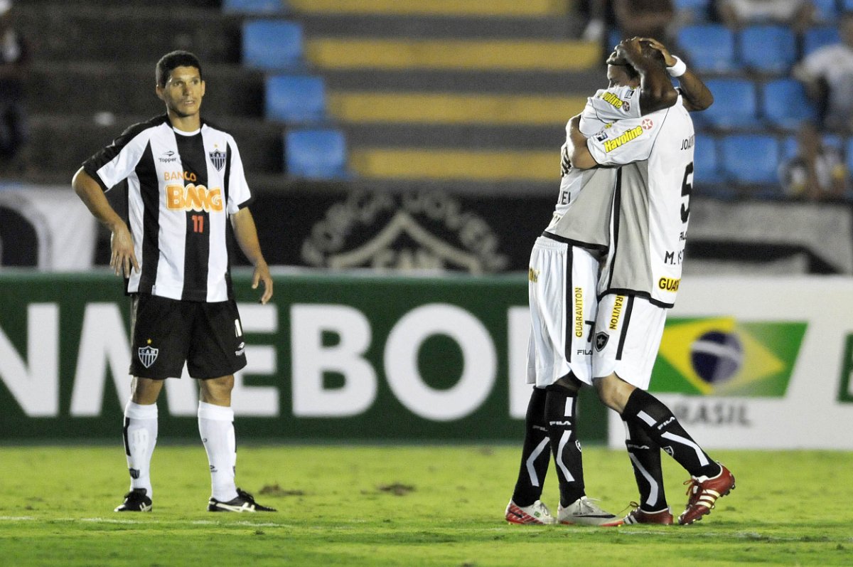 Atlético perdeu para o Botafogo no Campeonato Brasileiro de 2011 no Ipatingão - a primeira das únicas nove derrotas de Cuca como mandante no Galo (foto: Pedro Vilela/EM/D.A. Press)