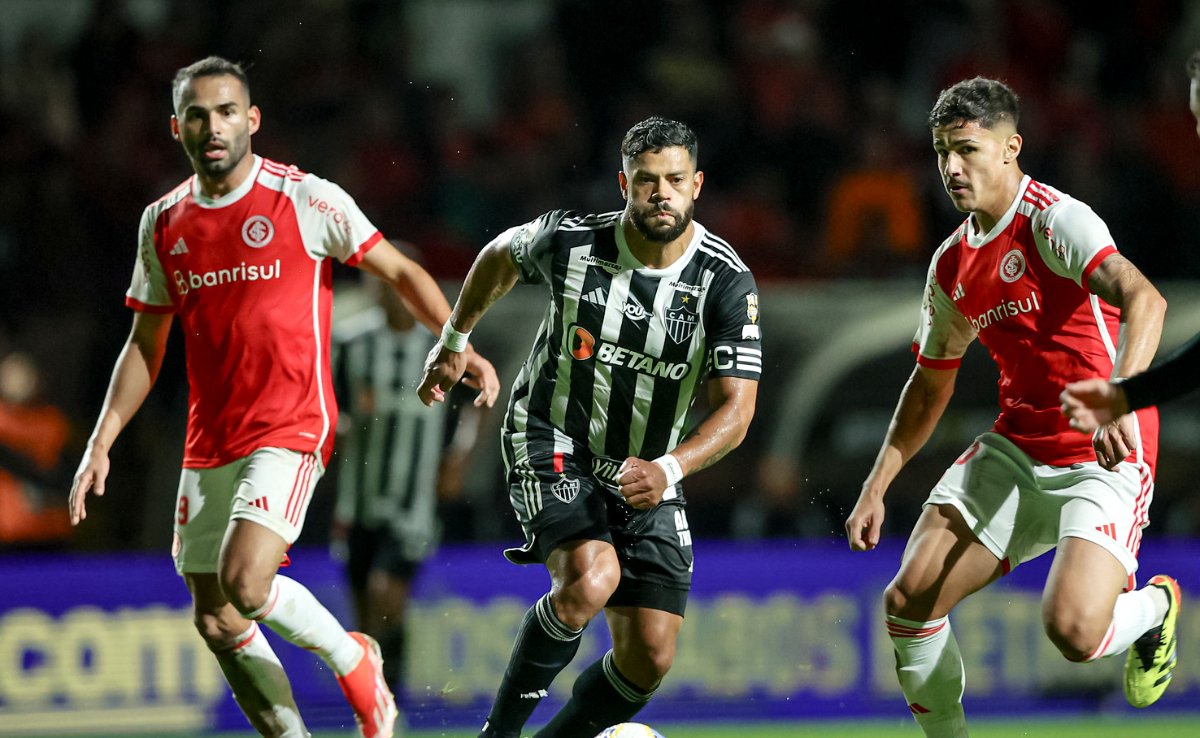 Hulk em ação pelo Atlético contra o Internacional (foto: Pedro Souza/Atlético)
