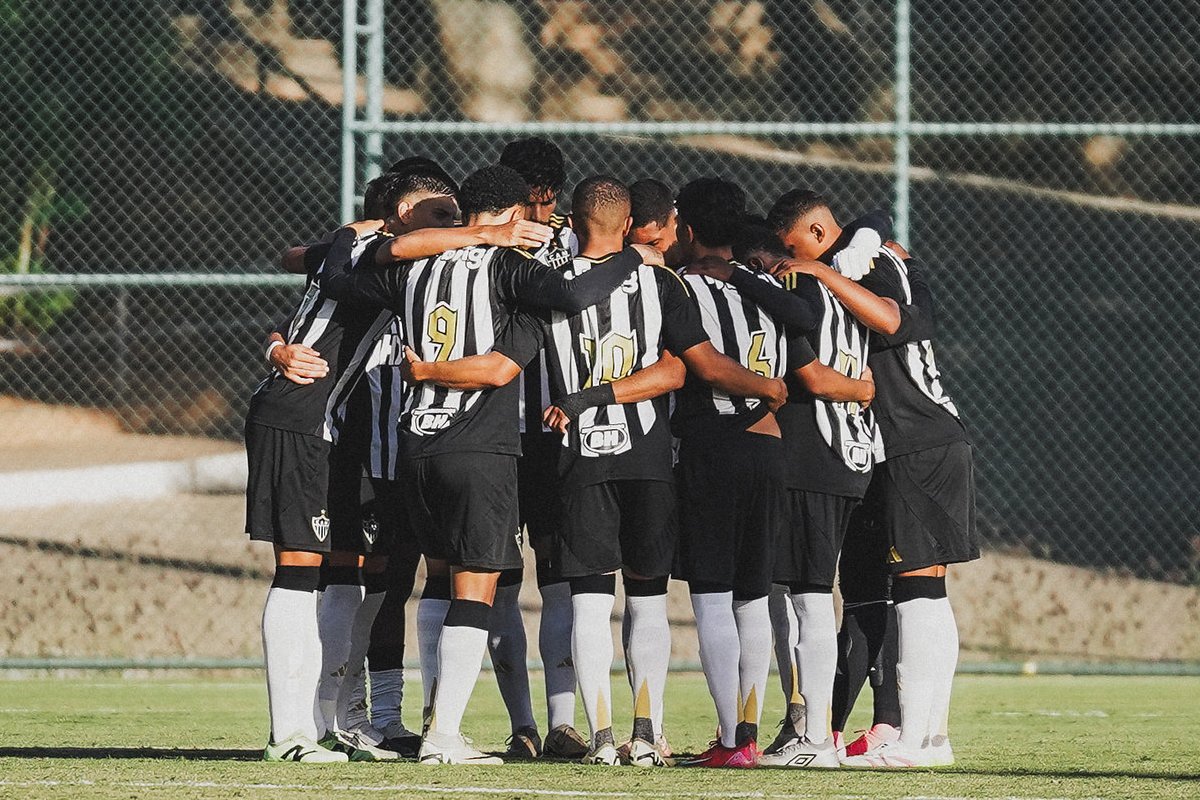 Jogadores do time sub-20 do Atlético (foto: Luis Amaral/Atlético)