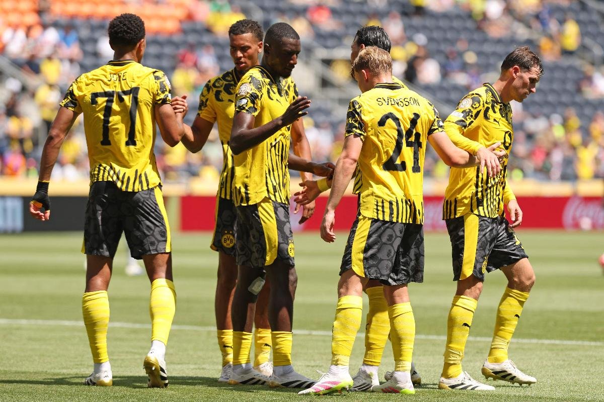 Borussia comemora gol sobre o Ulsan no Mundial (foto: MICHAEL REAVES/AFP)
