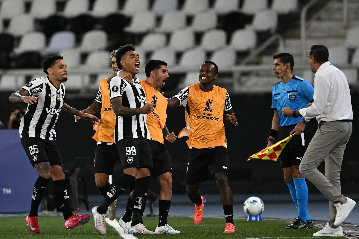Igor Jesus comemora gol pelo Botafogo na Libertadores (foto: MAURO PIMENTEL/AFP)