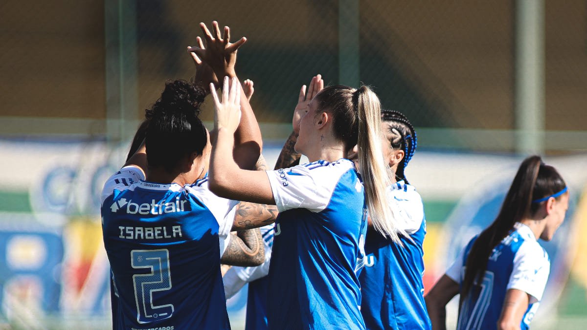 Jogadoras do Cruzeiro comemorando gol pelo Brasileiro Feminino (foto: Gustavo Martins/Cruzeiro)