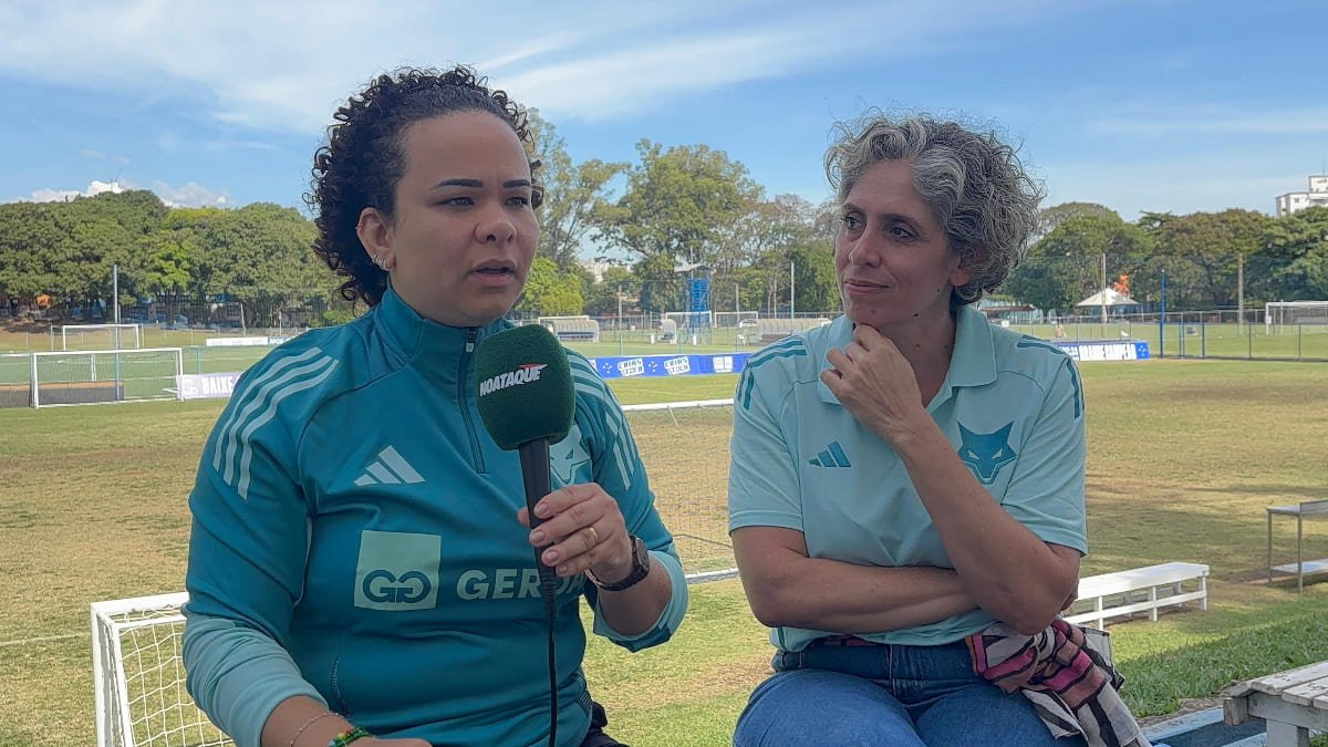 Bárbara Fonseca, diretora de futebol feminino do Cruzeiro, e Keyla Monadjemi, coordenadora da base, em entrevista ao No Ataque (foto: Sofia Cunha/No Ataque)