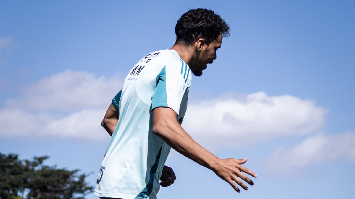 Eduardo, meio-campista do Cruzeiro, em treino na Toca da Raposa 2 (foto: Gustavo Martins/Cruzeiro)