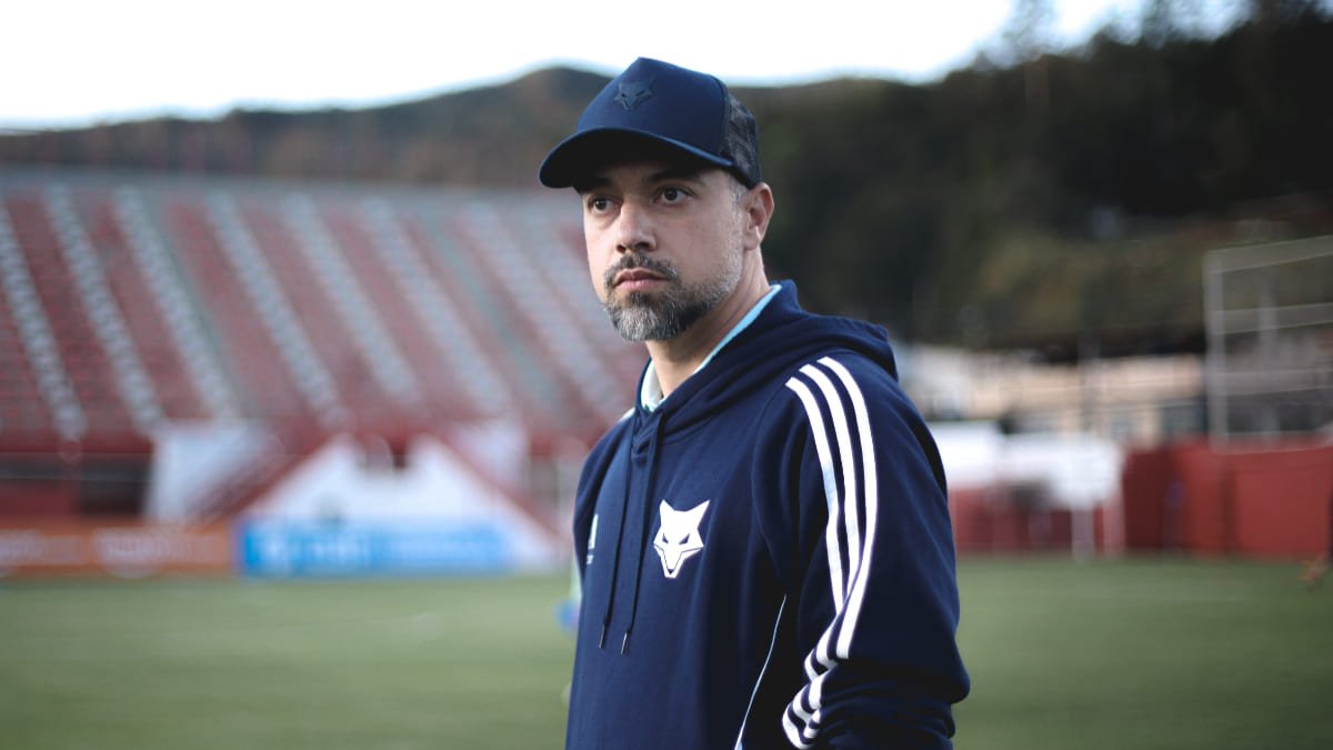 Jonas Urias lidera a comissão técnica do Cruzeiro desde setembro de 2023 (foto: Gustavo Martins/Cruzeiro)