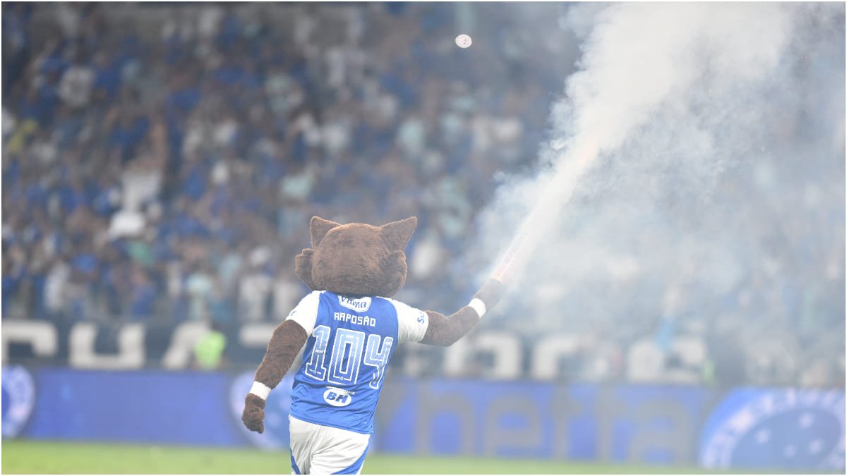 Raposinho celebrando triunfo do Cruzeiro sobre o Palmeiras no Mineirão (foto: Ramon Lisboa/EM/D.A. Press)