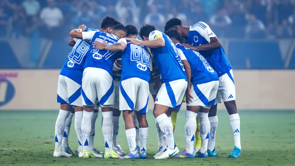 Jogadores do Cruzeiro reunidos em campo (foto: Gustavo Aleixo/Cruzeiro)