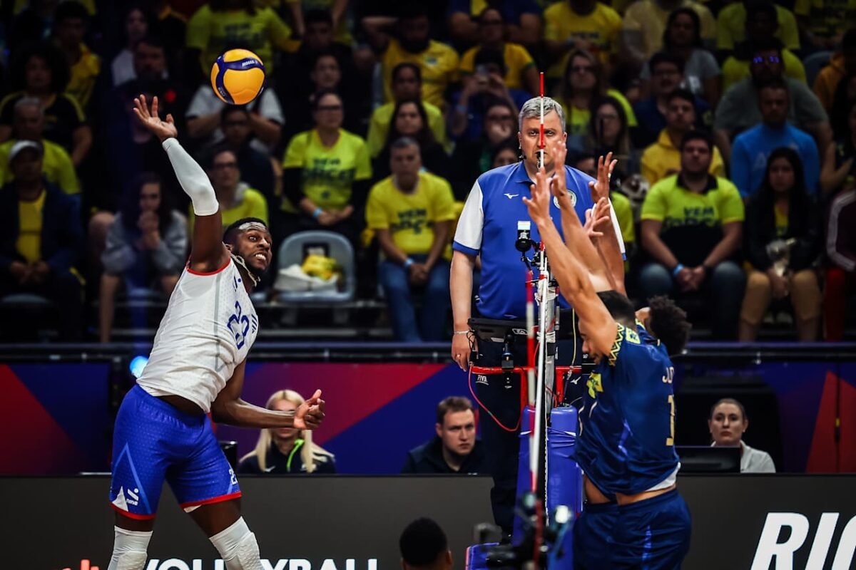 Cuba, de López, ídolo do Cruzeiro, superou Seleção Brasileira em pleno Maracanãzinho (foto: Divulgação/FIVB)