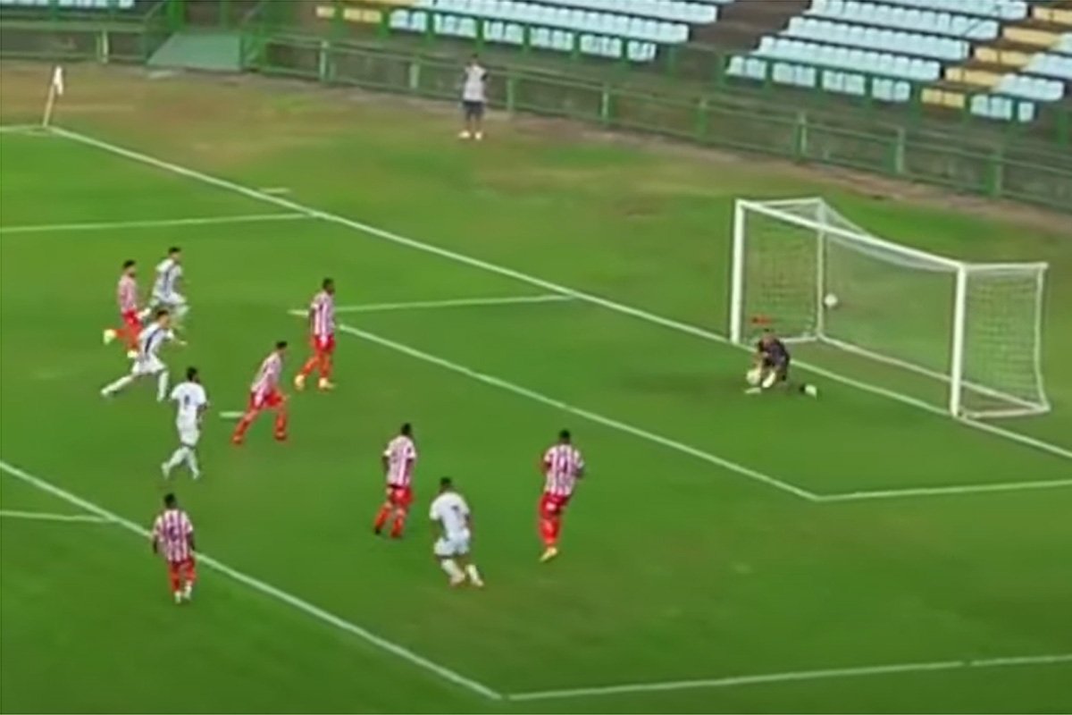 Goleiro do Democrata falhou no jogo contra o Ipatinga (foto: Reprodução)