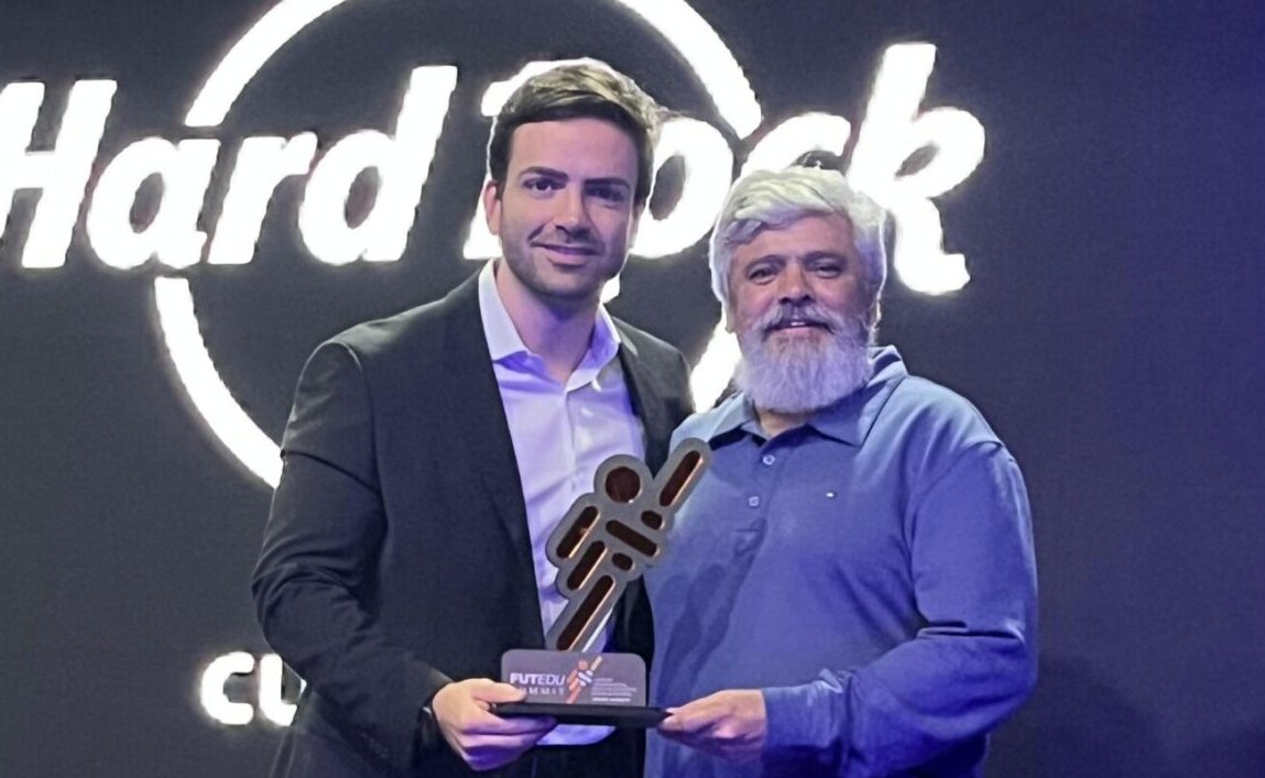 Instituto Galo foi premiado em evento que reconhece projetos sociais no meio do futebol (foto: Reprodução/Instituto Galo)