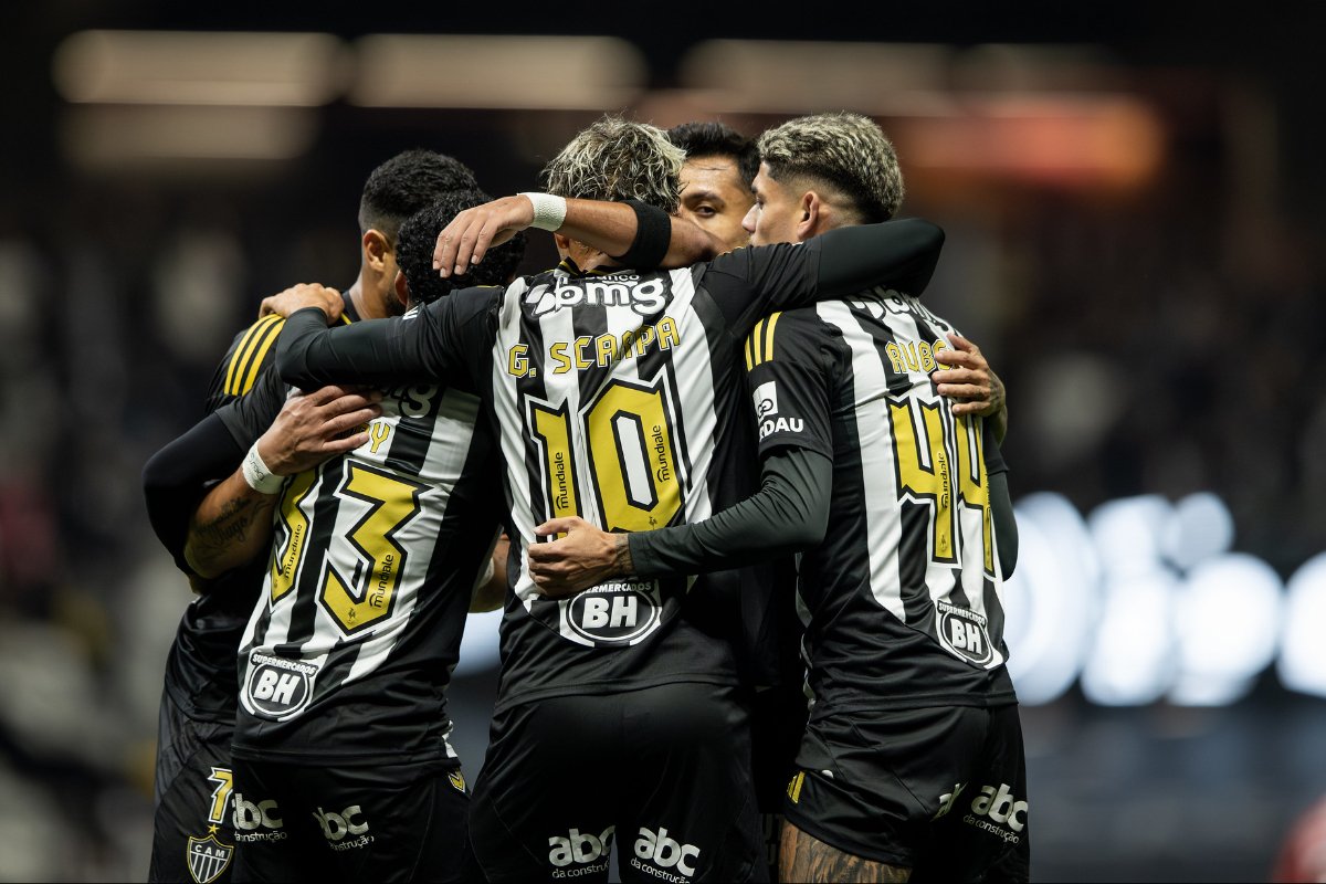 Jogadores do Atlético comemoram gol na Arena MRV (foto: Pedro Souza/Atlético)